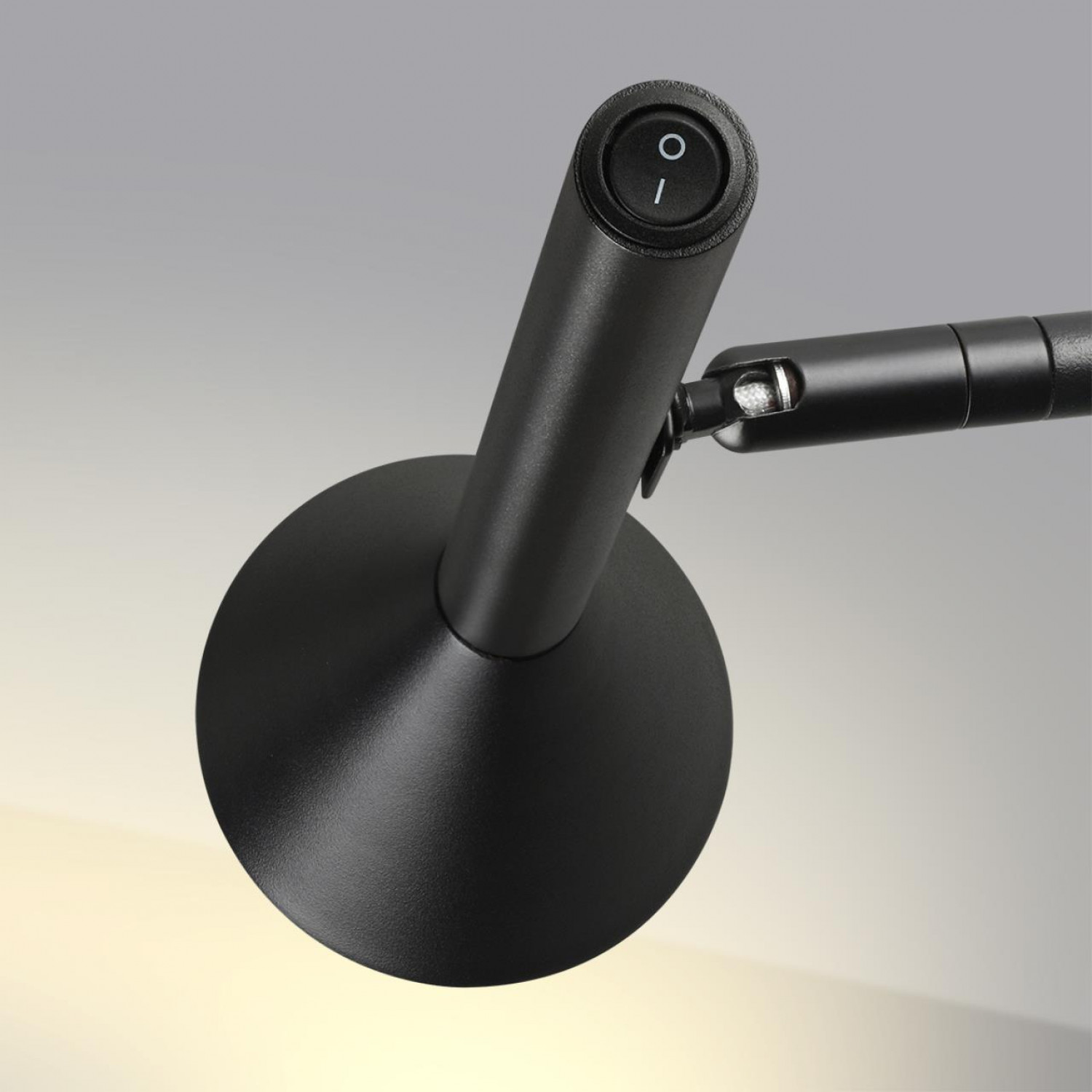 Настенный светильник Odeon Light 7031/1W IZZY