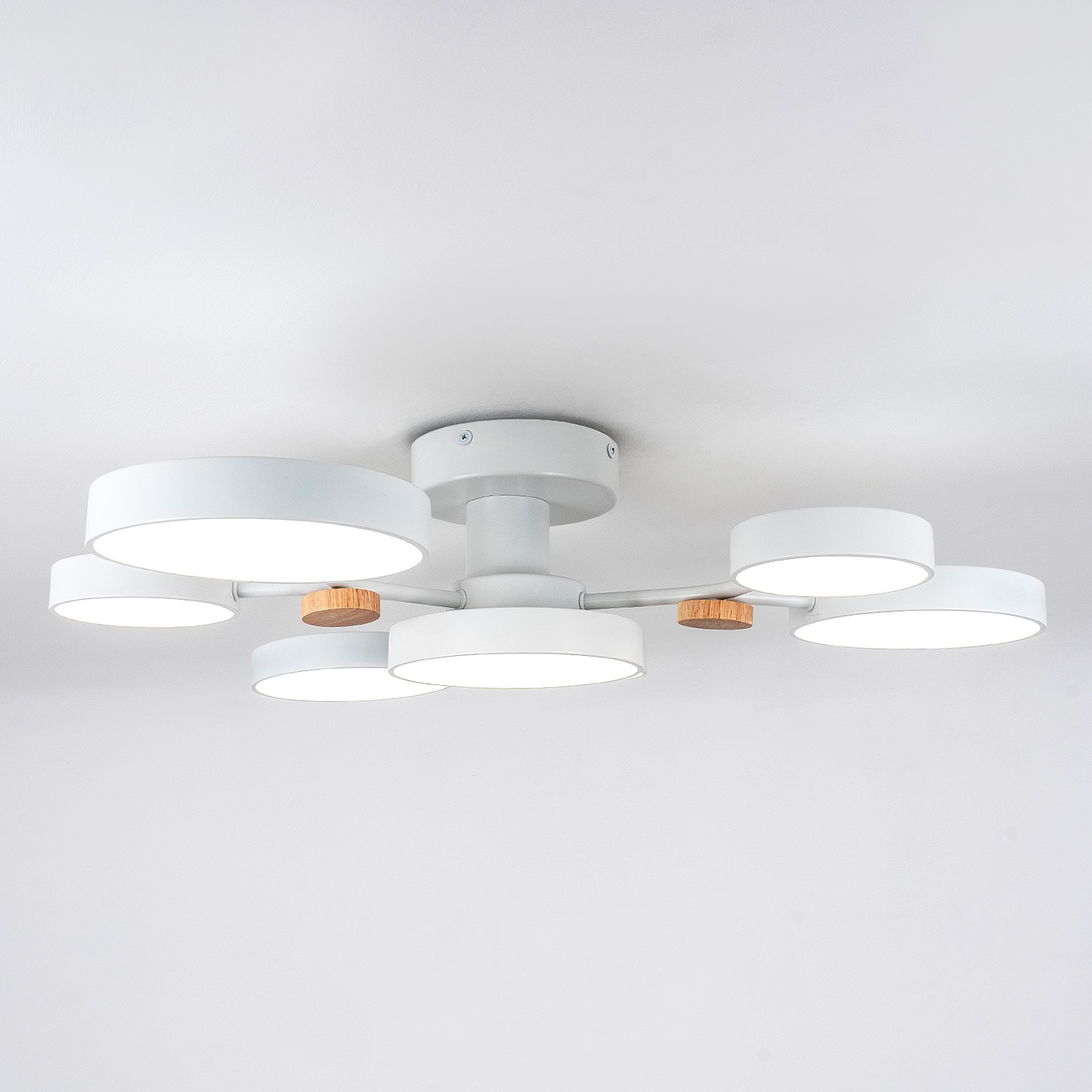 Потолочный светильник LED4U L3201-700 WT