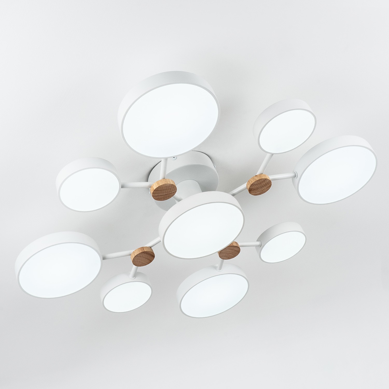 Потолочный светильник LED4U L3201-780 WT