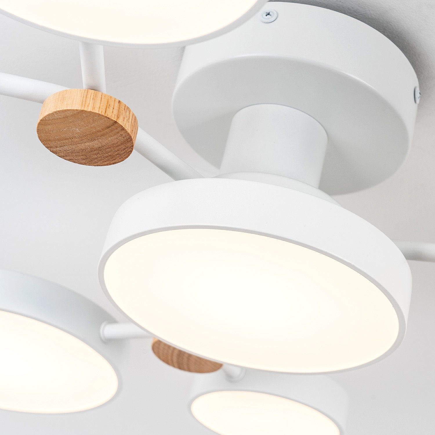 Потолочный светильник LED4U L3201-700 WT