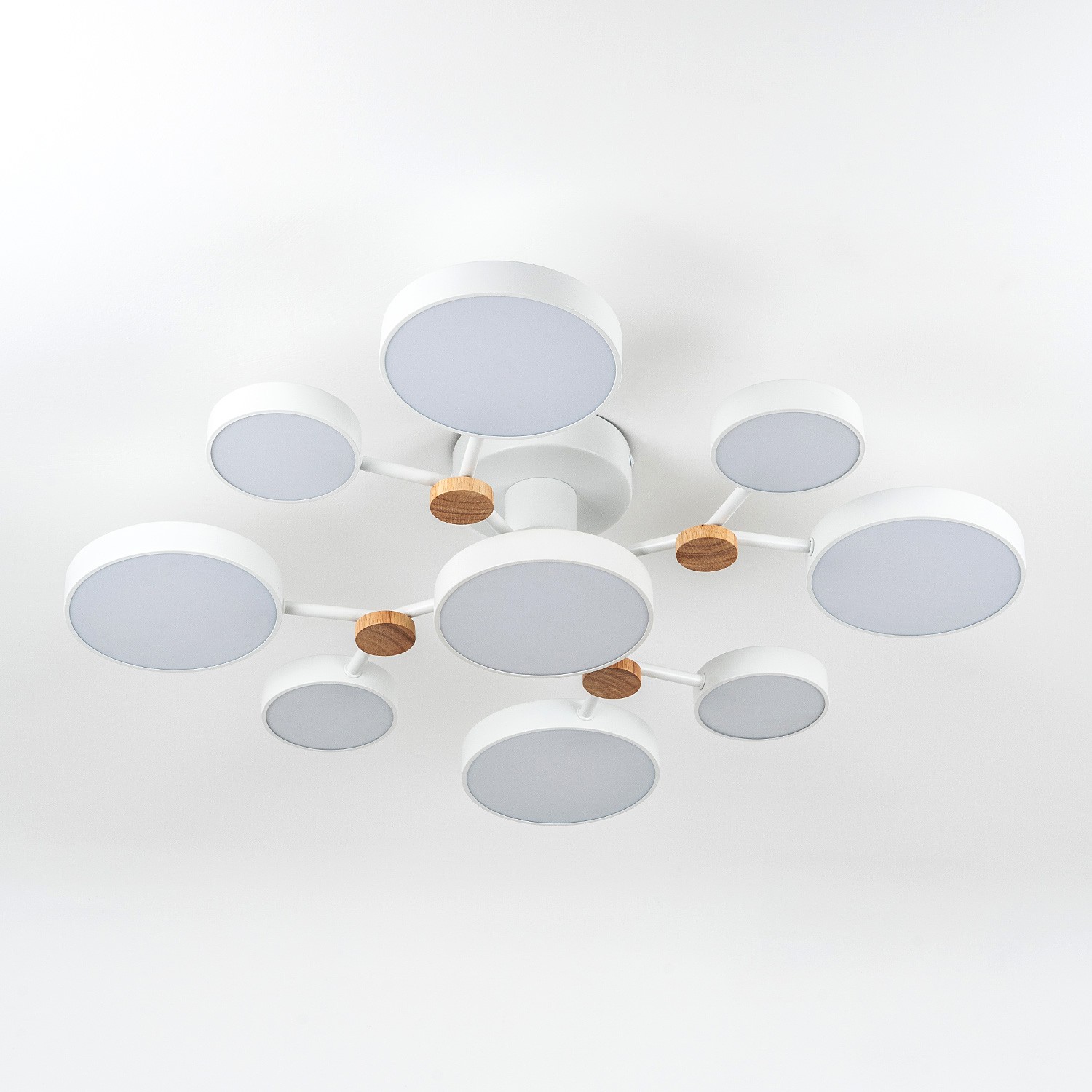 Потолочный светильник LED4U L3201-780 WT
