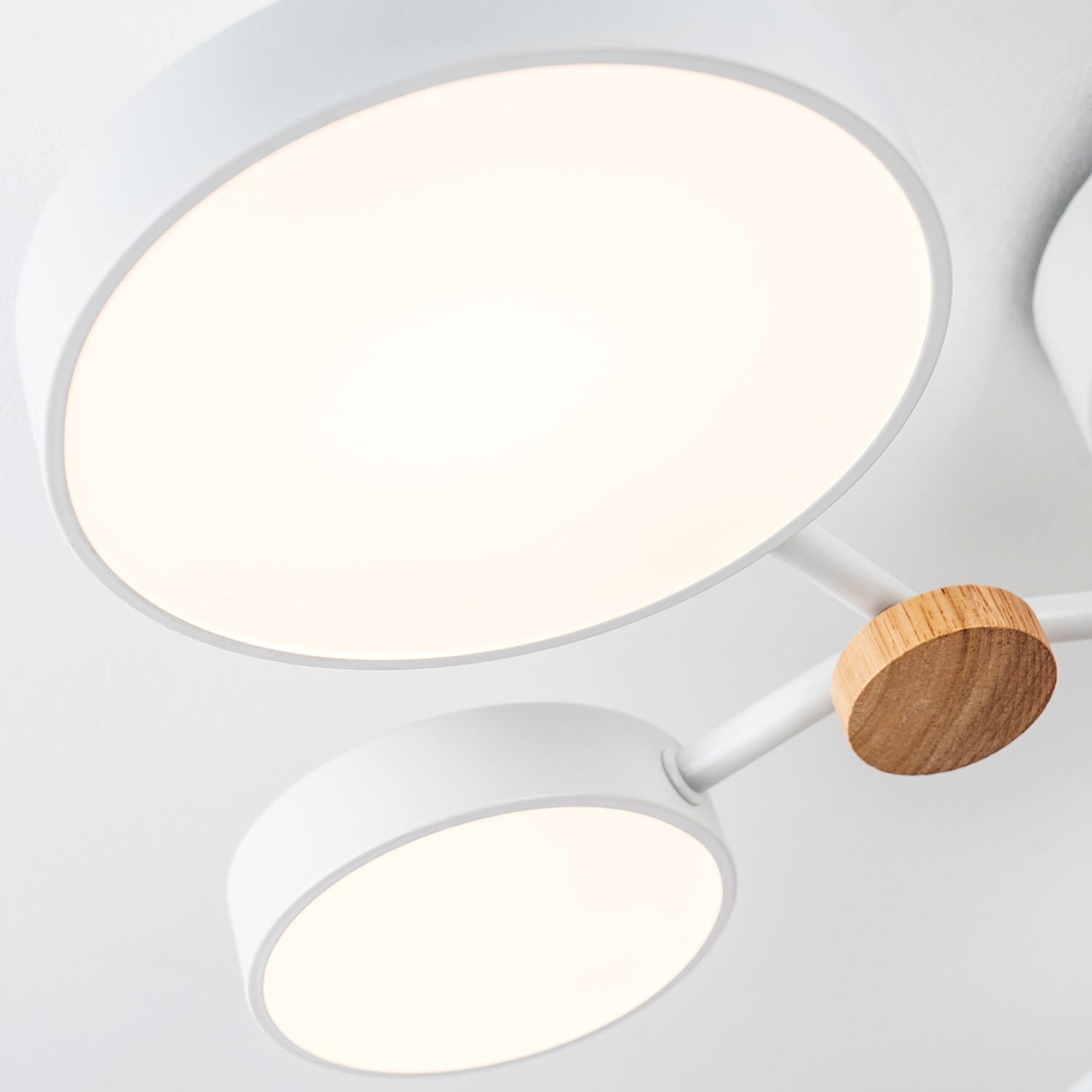 Потолочный светильник LED4U L3201-700 WT