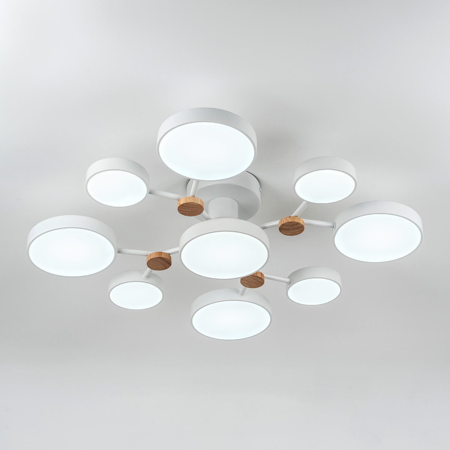 Потолочный светильник LED4U L3201-780 WT