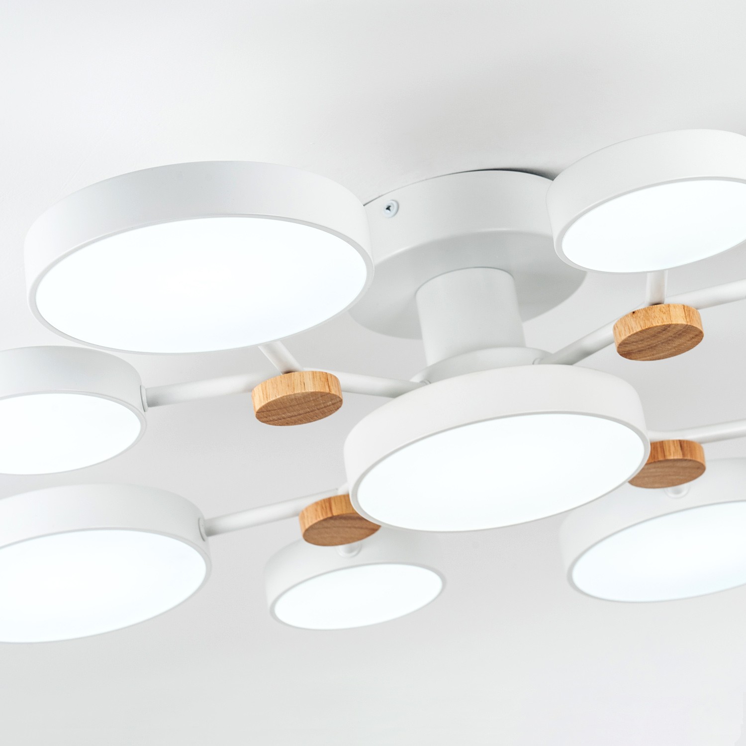 Потолочный светильник LED4U L3201-780 WT