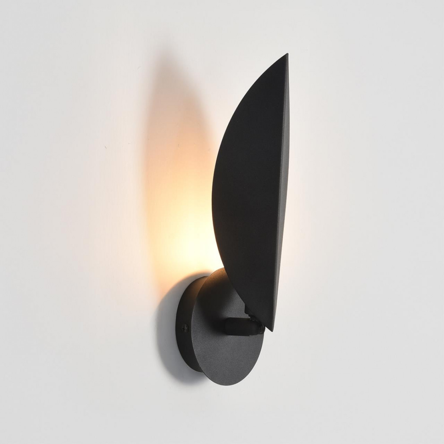 Бра Lumion 8395/1W LEAF