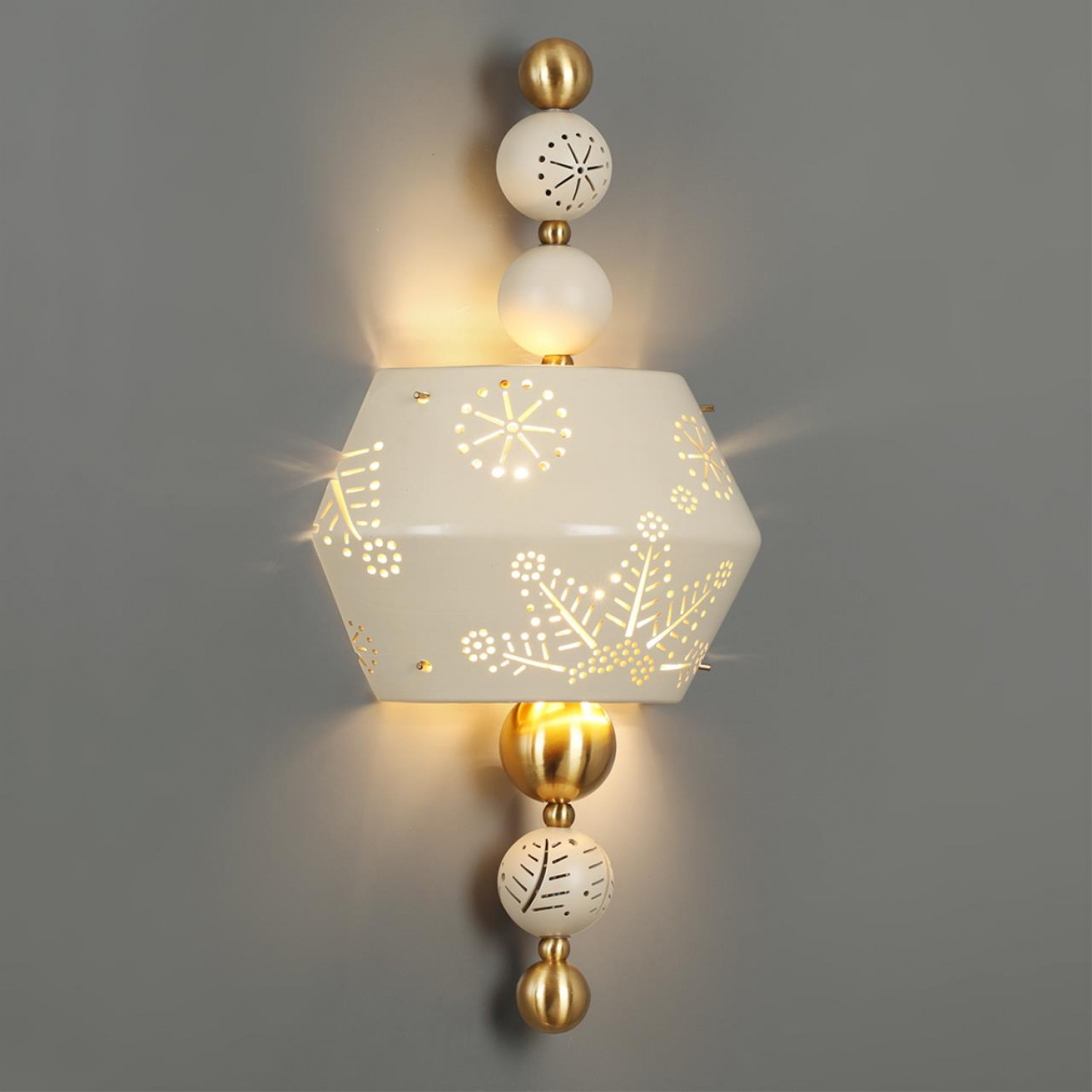 Настенный светильник Odeon Light 5444/1WA KARELIA